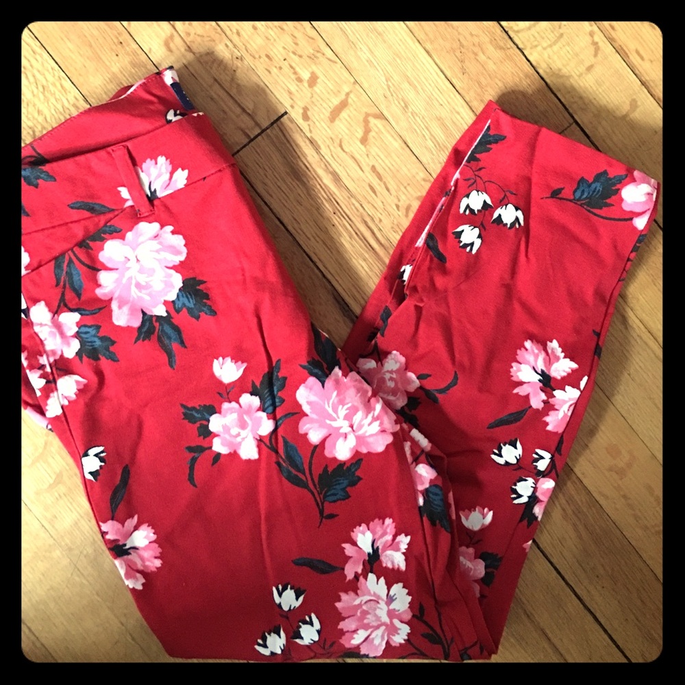 Old Navy Red floral pixie pants size 8